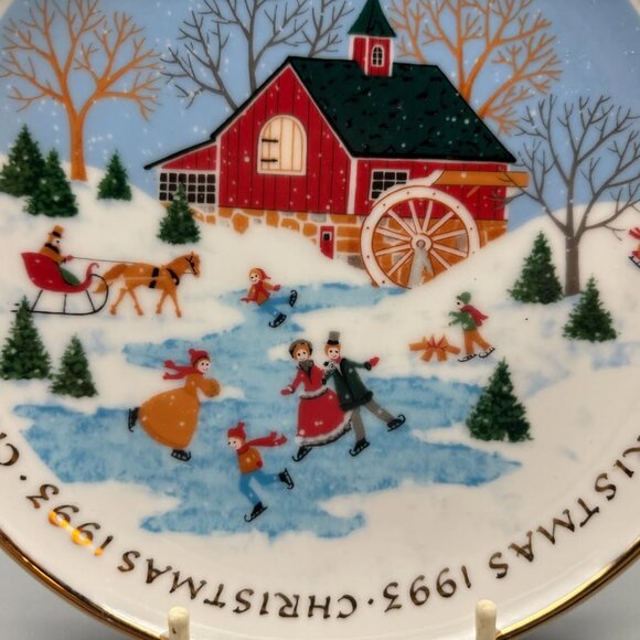 Vintage American Greetings Fine Porcelain Christmas 1993 Holiday Decor Plate - Picture 2 of 4